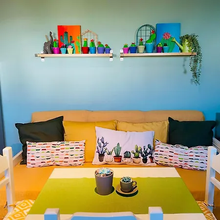 Colorful,newly Renovated Artistic In The Port Of Apartment