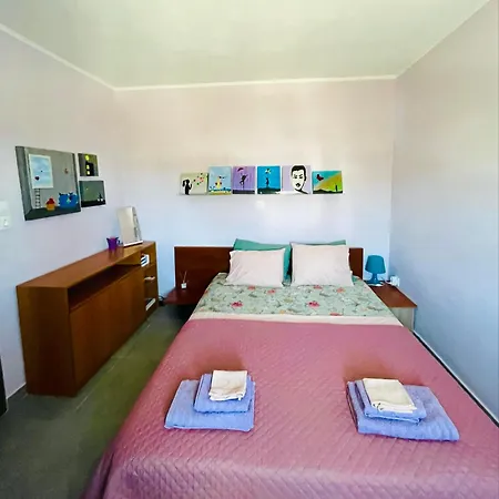 Colorful,newly Renovated Artistic In The Port Of Apartment