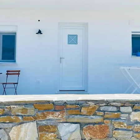 Colorful,newly Renovated Artistic In The Port Of Gavrio