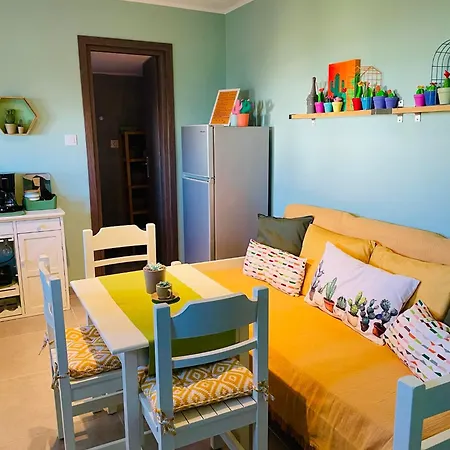 Goatandros Colourful One-Bedroom Apartment In Gavrio アパート *