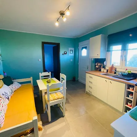 Goatandros Colourful One-Bedroom Apartment In Gavrio