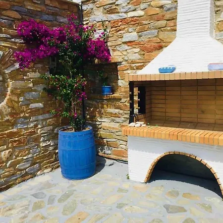 Apartmán Goatandros Colourful One-Bedroom Apartment In Gavrio *